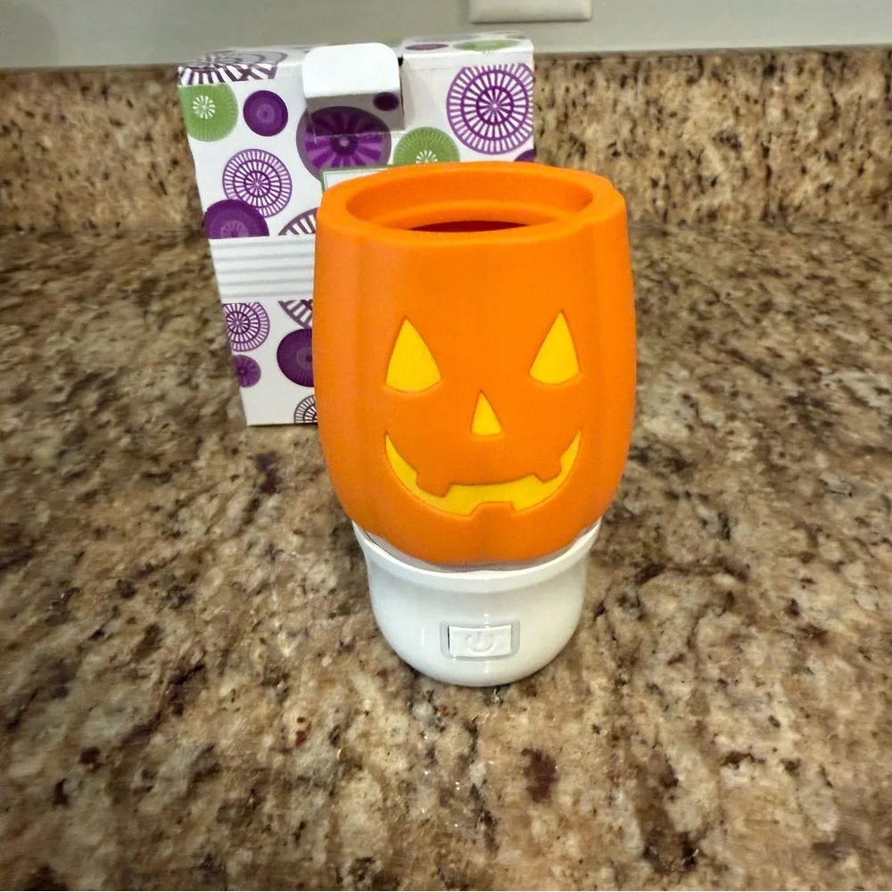 New Scentsy Jack-O-Lantern Wall Fan Diffuser Pod System Night Light Halloween